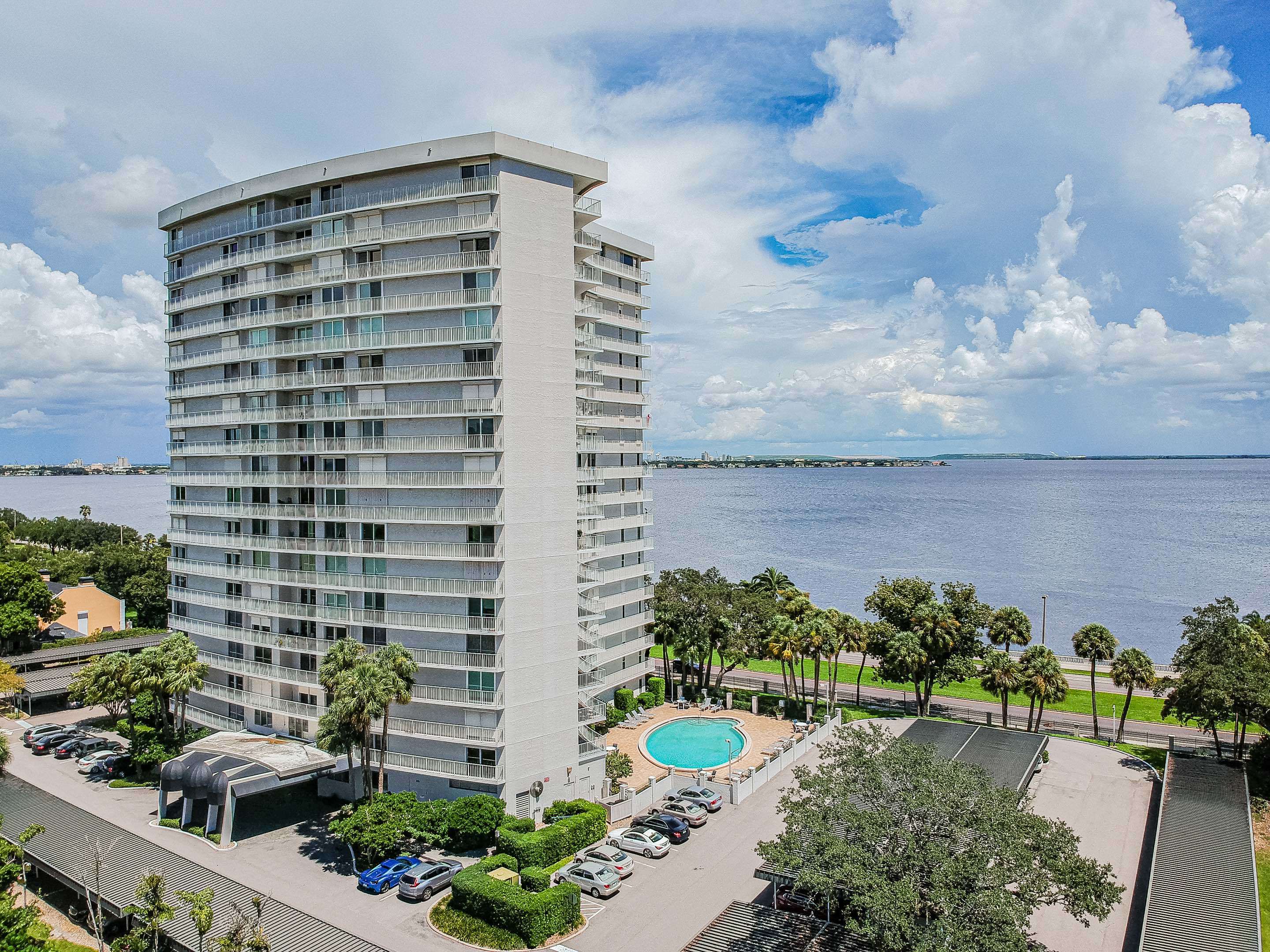 Bayshore Diplomat, Bayshore, Florida Condos for Sale in Tampa